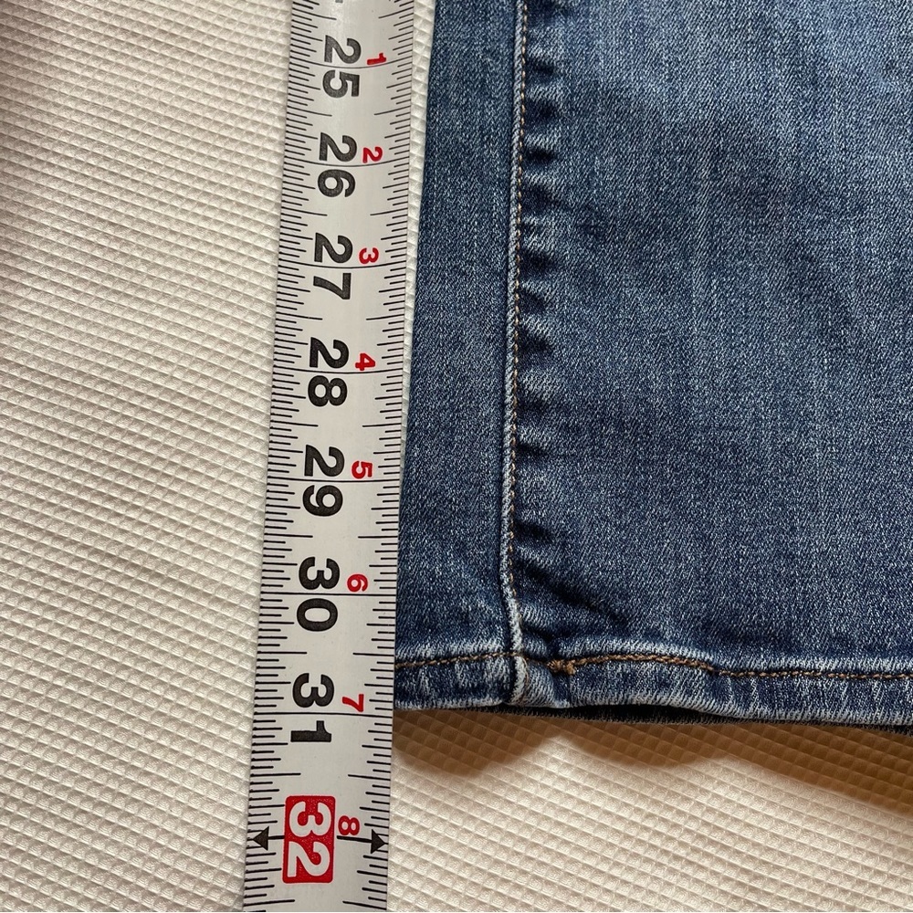 Levis Medium Washed Mid Rise Skinny Jeans (31)‎ - Picture 10 of 11